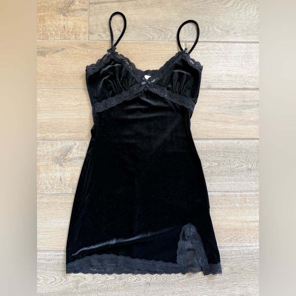 Forever 21 Black Velvet Lace Dress